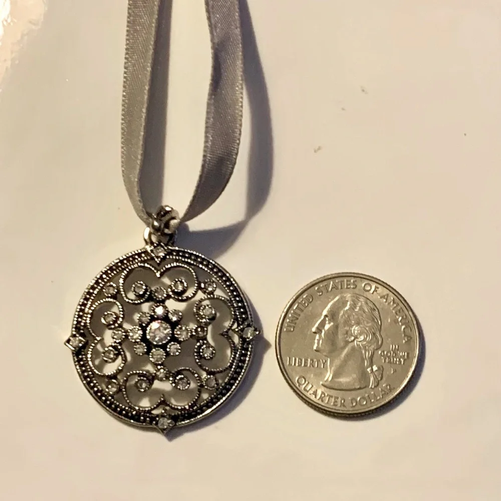 🎨 Art Deco Style Genuine Crystal Pendant w/ Gray Ribbon Necklace by Cookie Lee - Picture 12 of 12